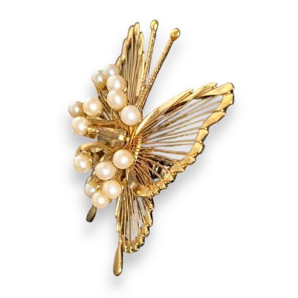 Vintage Monet Butterfly Brooch Pin Mid Size Gold Plated Faux Pearls Art Deco 3D - Picture 3 of 11